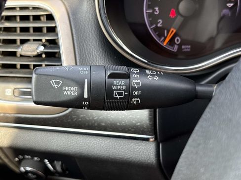 Used 2017 Jeep Grand Cherokee Limited w/ Luxury Group II AWD/4WD image 11