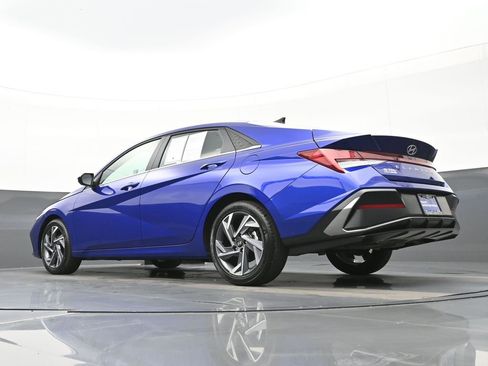 Certified 2025 Hyundai Elantra SEL image 43