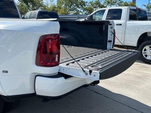 New 2025 RAM 3500 Limited image 27