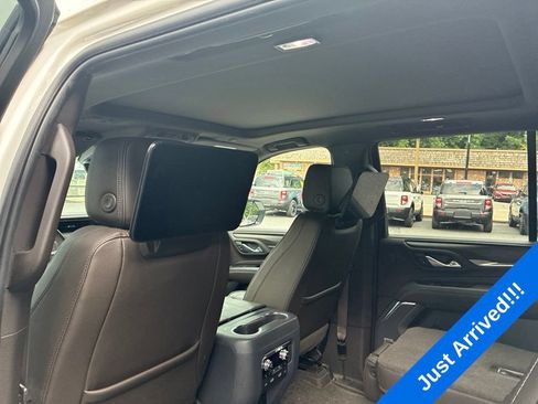 Used 2024 GMC Yukon Denali w/ Advanced Technology Package AWD/4WD image 17
