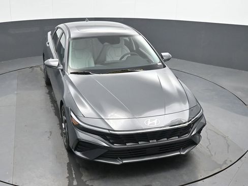 Used 2025 Hyundai Elantra Limited image 42