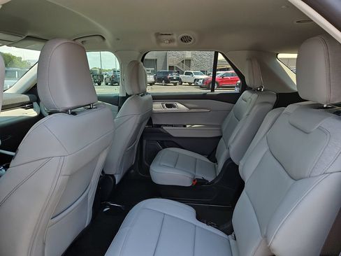 New 2026 Ford Explorer Active w/ Active Comfort Package RWD image 19