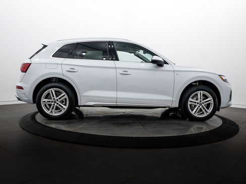 Certified 2024 Audi Q5 e Premium Plus AWD/4WD image 3