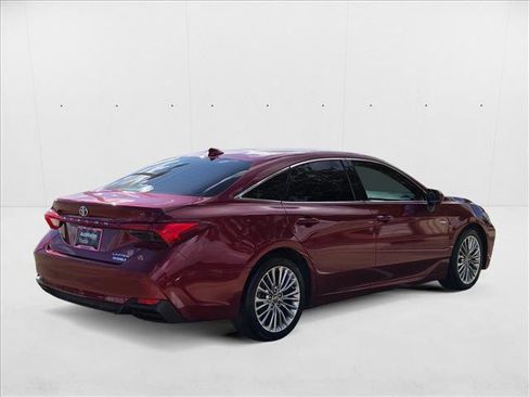 Used 2021 Toyota Avalon Limited image 5