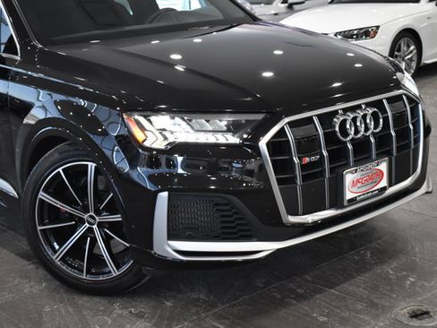Used 2020 Audi SQ7 Premium Plus w/ Driver Assistance Package image 3