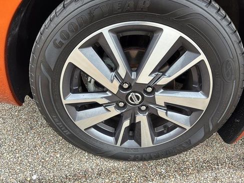 Used 2020 Nissan Versa SV image 9