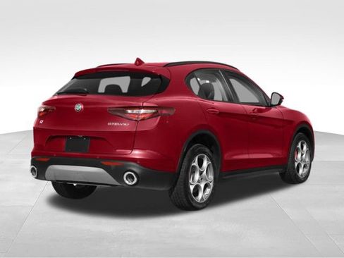 Used 2018 Alfa Romeo Stelvio AWD image 2