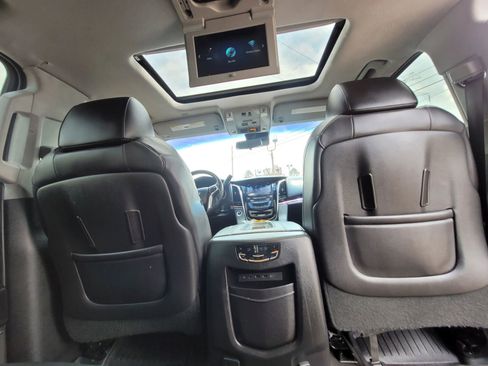 Used 2018 Cadillac Escalade Premium Luxury RWD image 23
