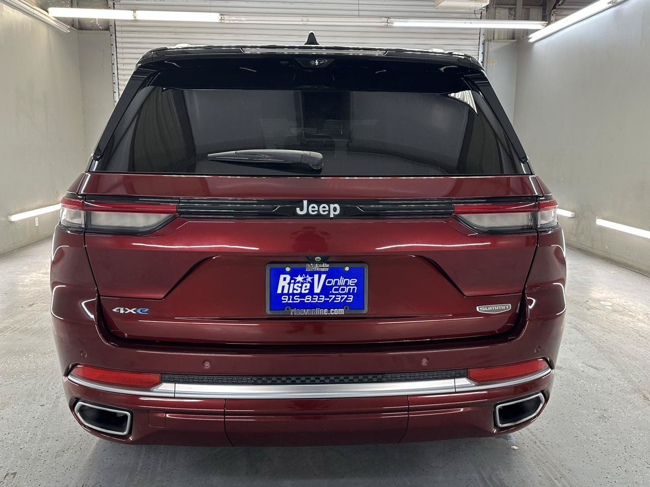 Used 2023 Jeep Grand Cherokee Summit AWD/4WD image 11