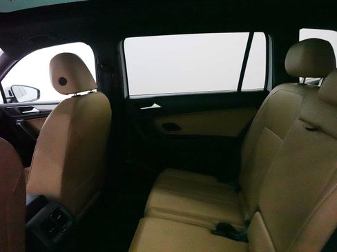 Used 2024 Volkswagen Tiguan SE w/ Panoramic Sunroof Package AWD/4WD image 28