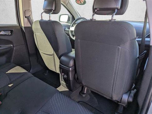 Used 2019 Dodge Journey SE image 28