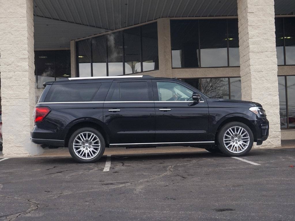 Used 2024 Ford Expedition Max Limited AWD/4WD image 2