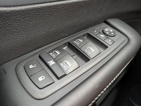 New 2026 Chrysler Pacifica Limited image 36