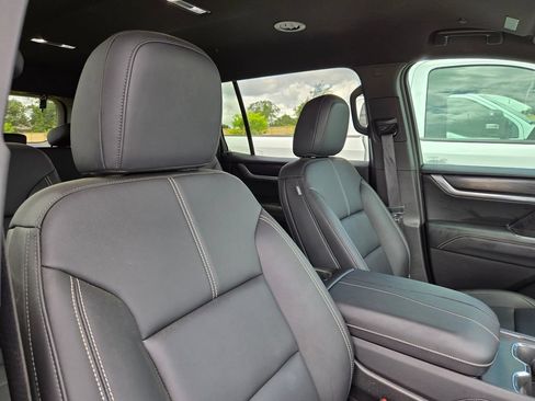 Used 2025 GMC Acadia Elevation w/ Elevation Premium Package FWD image 14