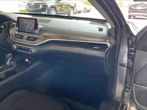 Used 2025 Nissan Altima 2.5 SV FWD image 22