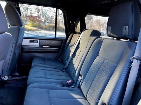 Used 2017 Ford Expedition XLT image 18