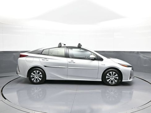Certified 2020 Toyota Prius Prime Limited FWD image 5