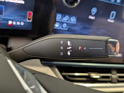 New 2025 Chevrolet Equinox EV LT AWD/4WD image 16