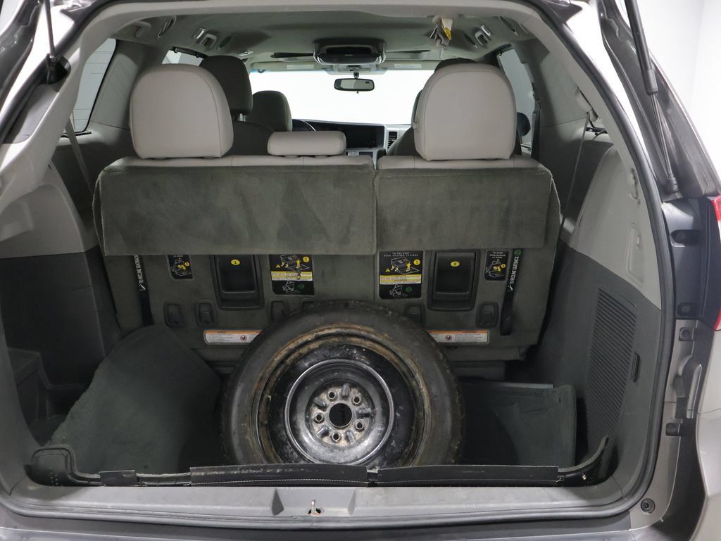 Used 2015 Toyota Sienna XLE AWD/4WD image 12