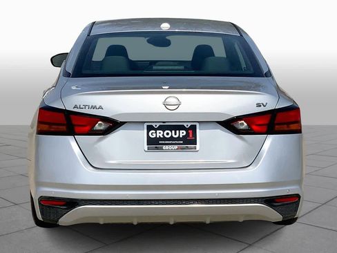 Used 2024 Nissan Altima 2.5 SV image 4