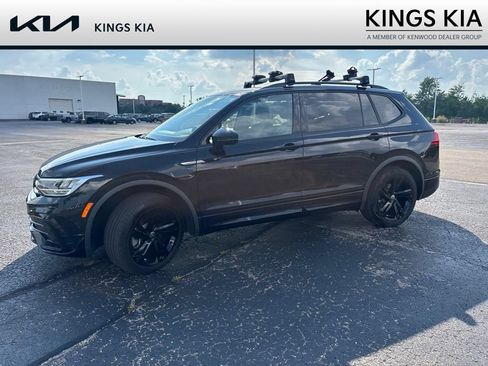 Used 2023 Volkswagen Tiguan SE R-Line AWD/4WD image 17
