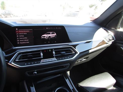 Used 2020 BMW X5 sDrive40i w/ Executive Package image 13