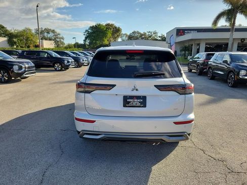 New 2026 Mitsubishi Outlander SE FWD image 5