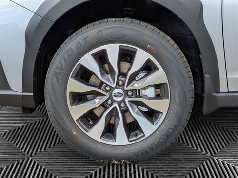 New 2025 Subaru Outback Limited image 9