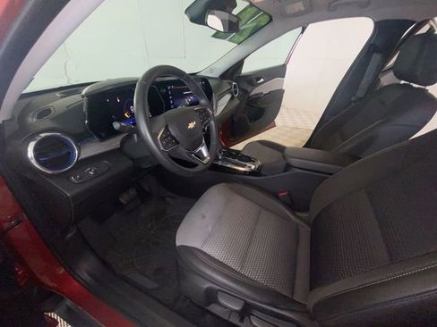 Used 2024 Chevrolet Trax LT w/ Driver Confidence Package FWD image 27