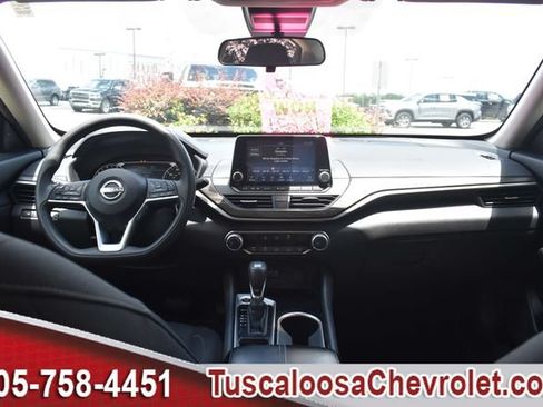 Used 2024 Nissan Altima 2.5 SV FWD image 3