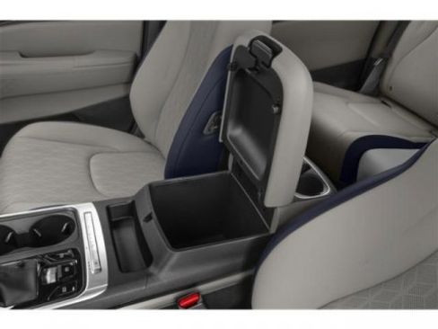 New 2026 Kia Carnival EX FWD image 16