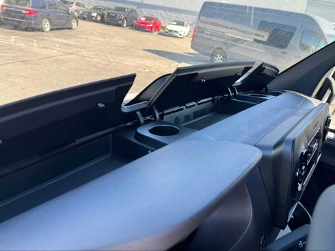 Used 2025 Mercedes-Benz Sprinter 2500 image 15