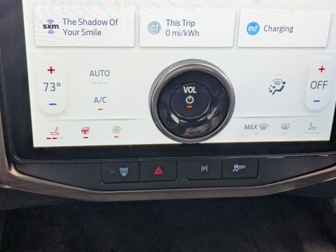 Used 2022 Ford F150 Lightning Lariat image 23