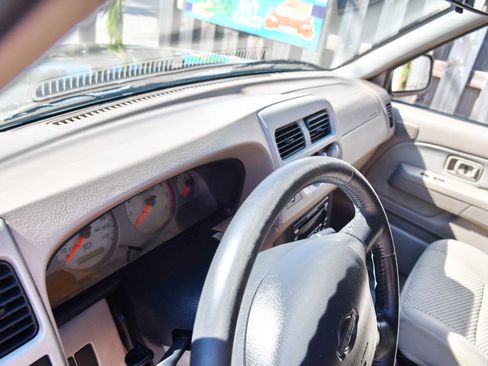 Used 2001 Nissan Frontier SE image 26