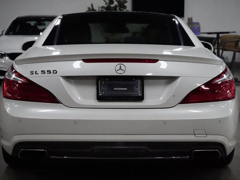 Used 2014 Mercedes-Benz SL 550 image 4