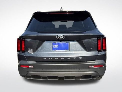 Used 2021 Kia Sorento S image 4