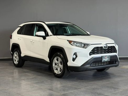 Used 2019 Toyota RAV4 XLE AWD/4WD image 3