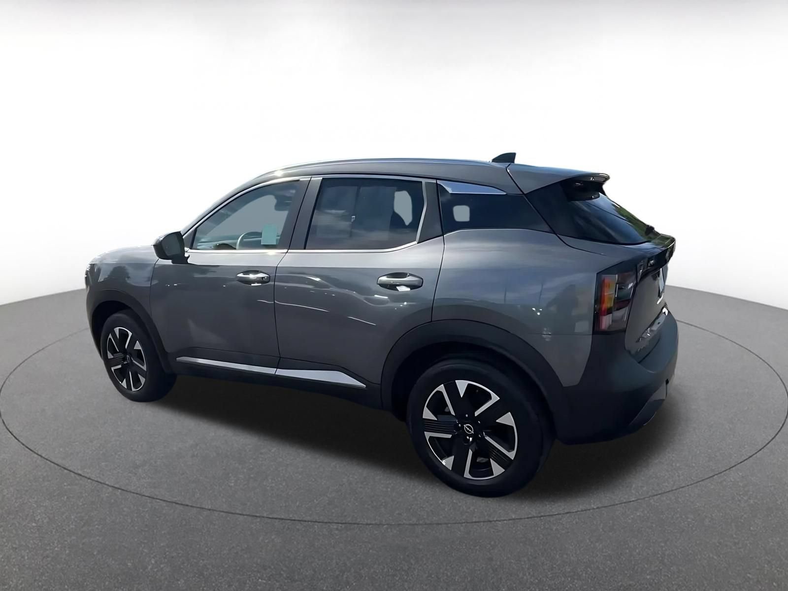 Used 2026 Nissan Kicks SV w/ Cold Weather Package AWD/4WD image 9