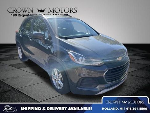 Used 2019 Chevrolet Trax LT w/ LT Convenience Package FWD image 1