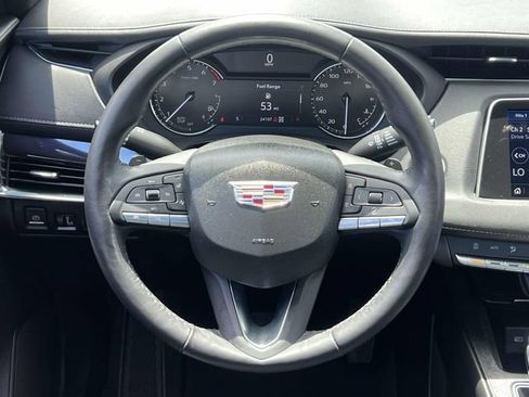 Used 2023 Cadillac XT4 Luxury w/ Cold Weather Package AWD/4WD image 15