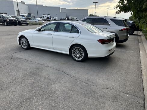 Used 2022 Mercedes-Benz E 450 4MATIC Sedan image 4
