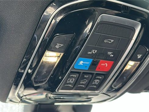 Used 2022 Jeep Grand Cherokee Overland w/ Luxury Tech Group IV image 21