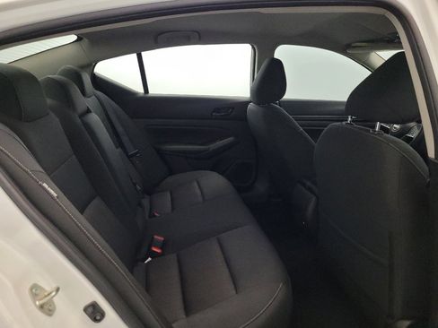 Used 2025 Nissan Altima 2.5 SV FWD image 19