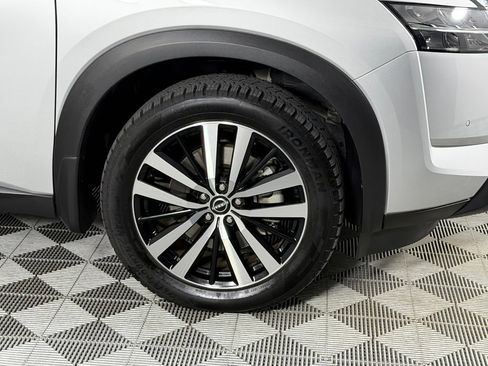 Used 2024 Nissan Pathfinder Platinum AWD/4WD image 13