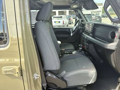 Used 2026 Jeep Wrangler Unlimited Rubicon AWD/4WD image 23