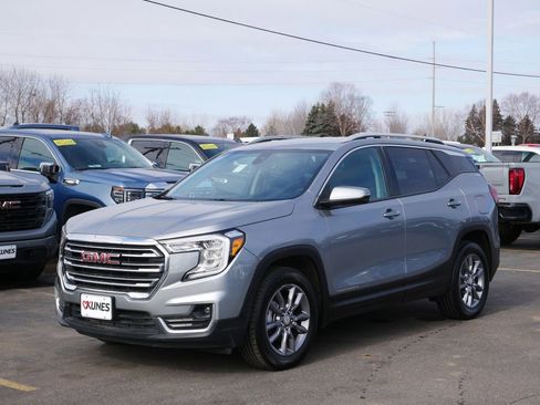 Used 2024 GMC Terrain SLT image 3