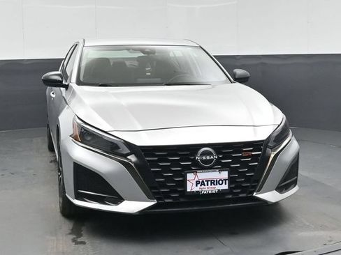 Used 2023 Nissan Altima 2.5 SR FWD image 28