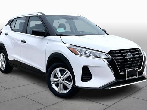 New 2025 Nissan Kicks Play S image 2