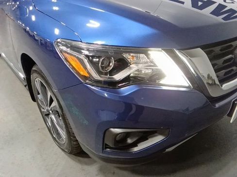 Used 2018 Nissan Pathfinder Platinum AWD/4WD image 30