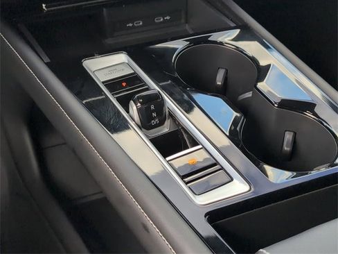 Used 2024 Volkswagen Atlas Cross Sport SE image 17